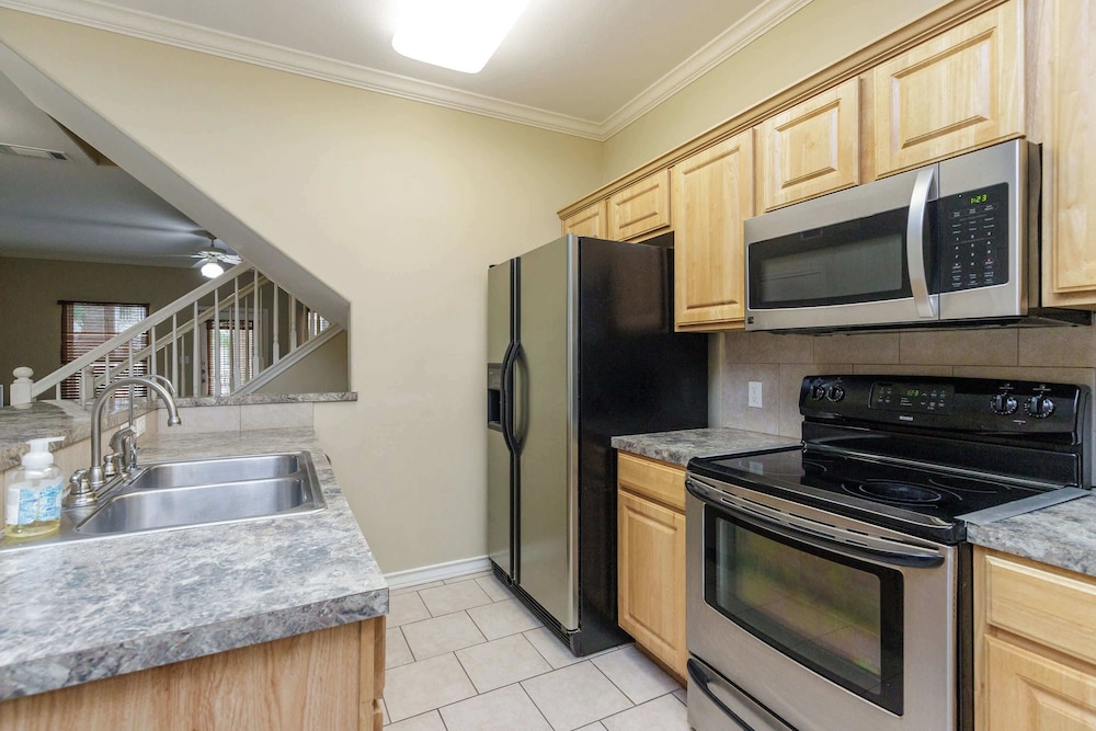 Townhome, Multiple Beds, Balcony, Pool View (Padre Like a Rockstar) photo 3
