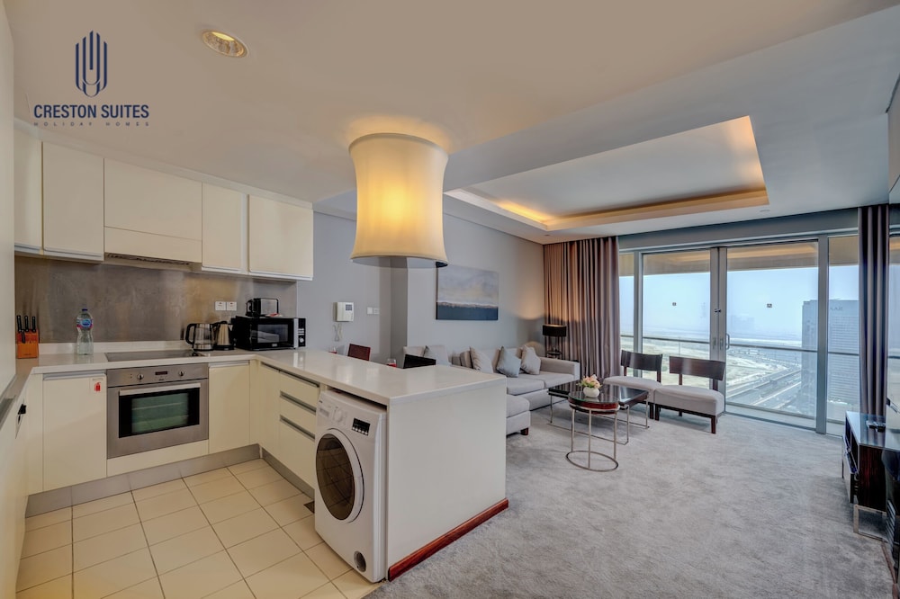 Downtown Luxury 1BR  Mall View, Pool, Parking F