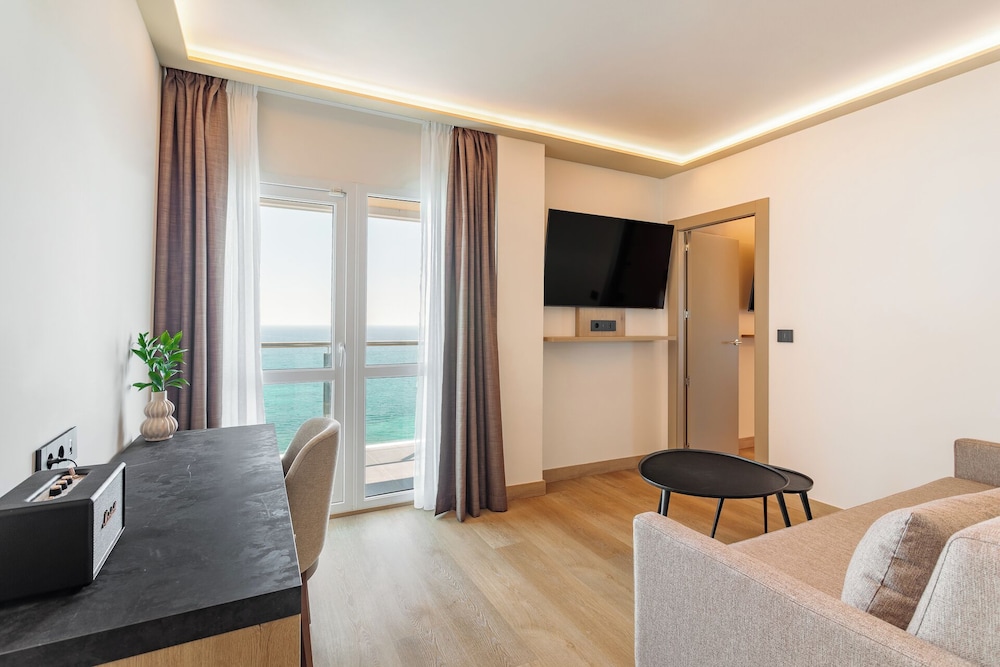 The Level Premium Junior Suite Sea View Adults Only - Photo 6