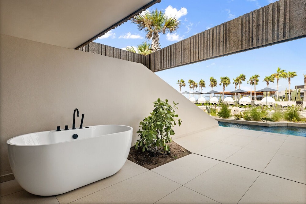 Preferred Club Junior Suite Swim Out King