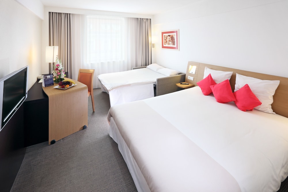Standard Room, 1 Queen Bed With Sofa Bed thumbnail 6