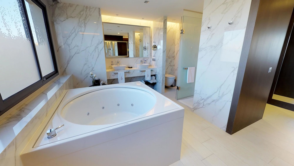 Royal Suite (Ambassador) thumbnail 5
