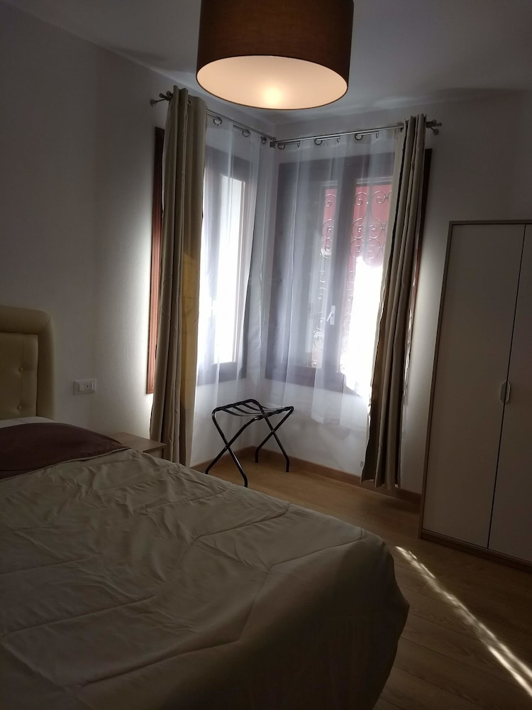 Economy Double Room, 1 Queen Bed, Non Smoking photo 2
