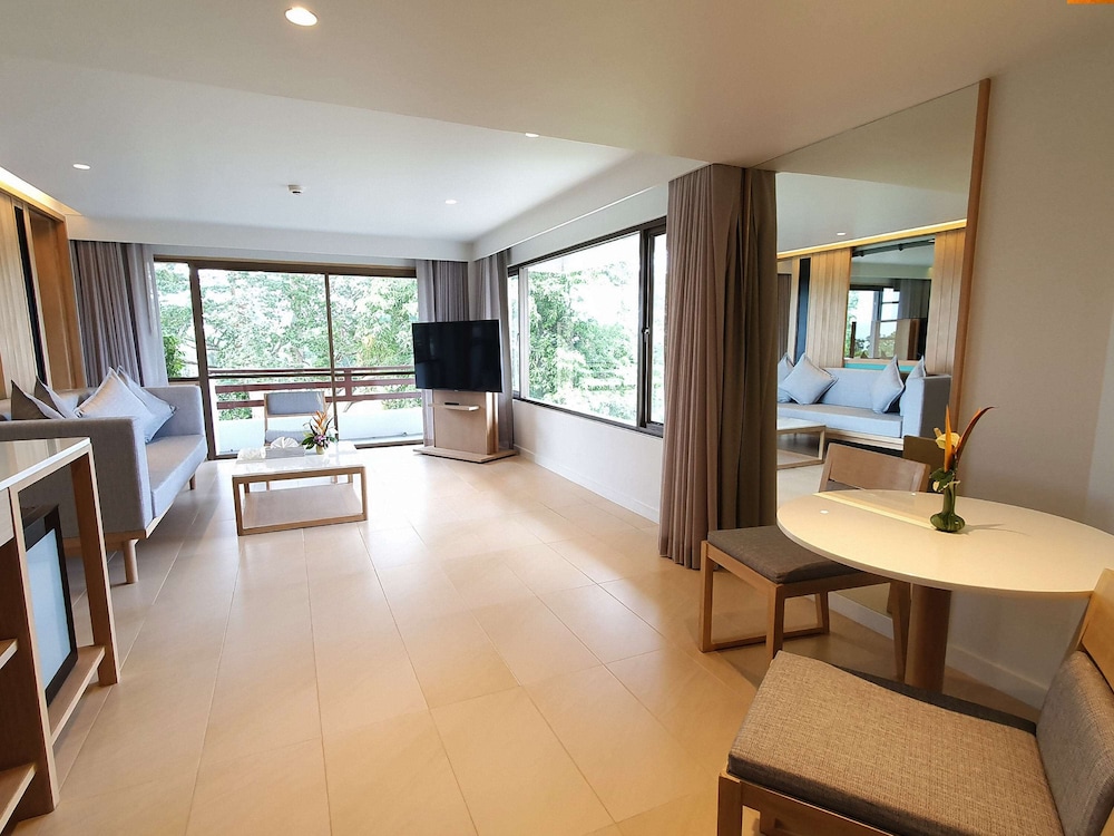 Superior Suite, 1 King Bed, Sea View photo 3