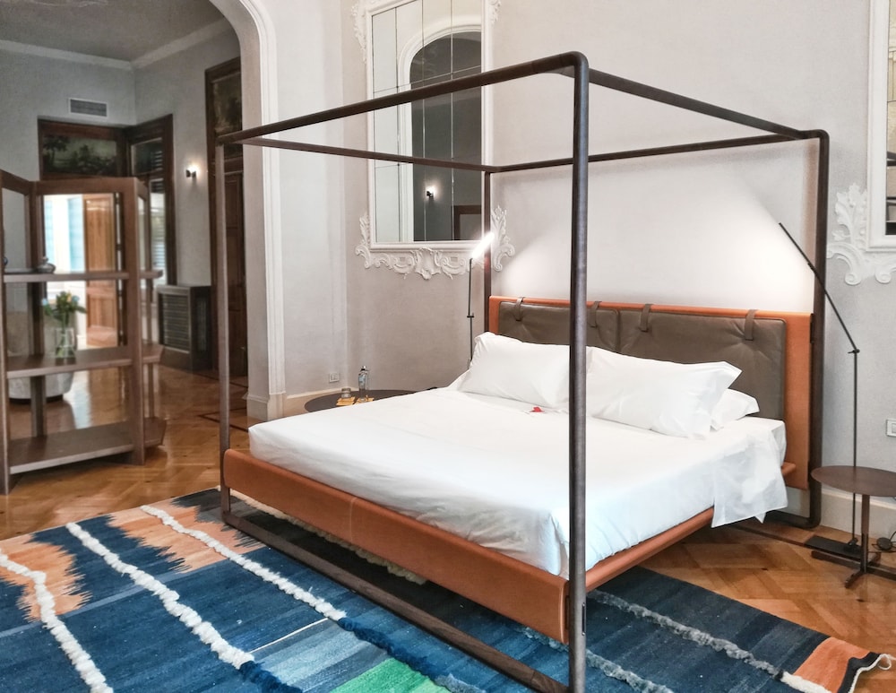Deluxe Suite, 1 King Bed photo 2