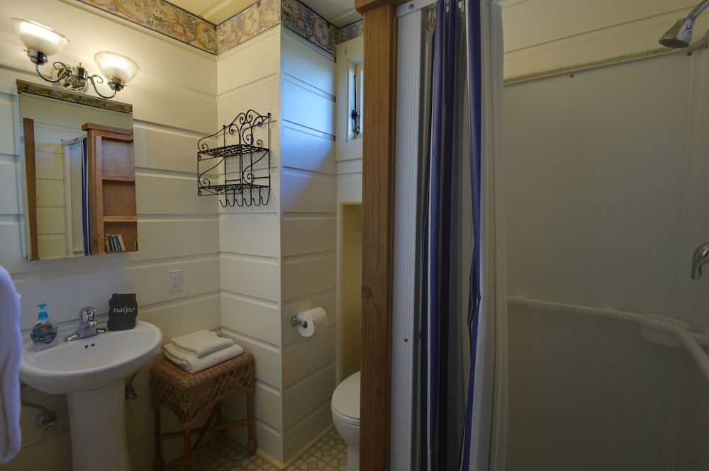 Deluxe Double Room, Multiple Beds, Garden View photo 3