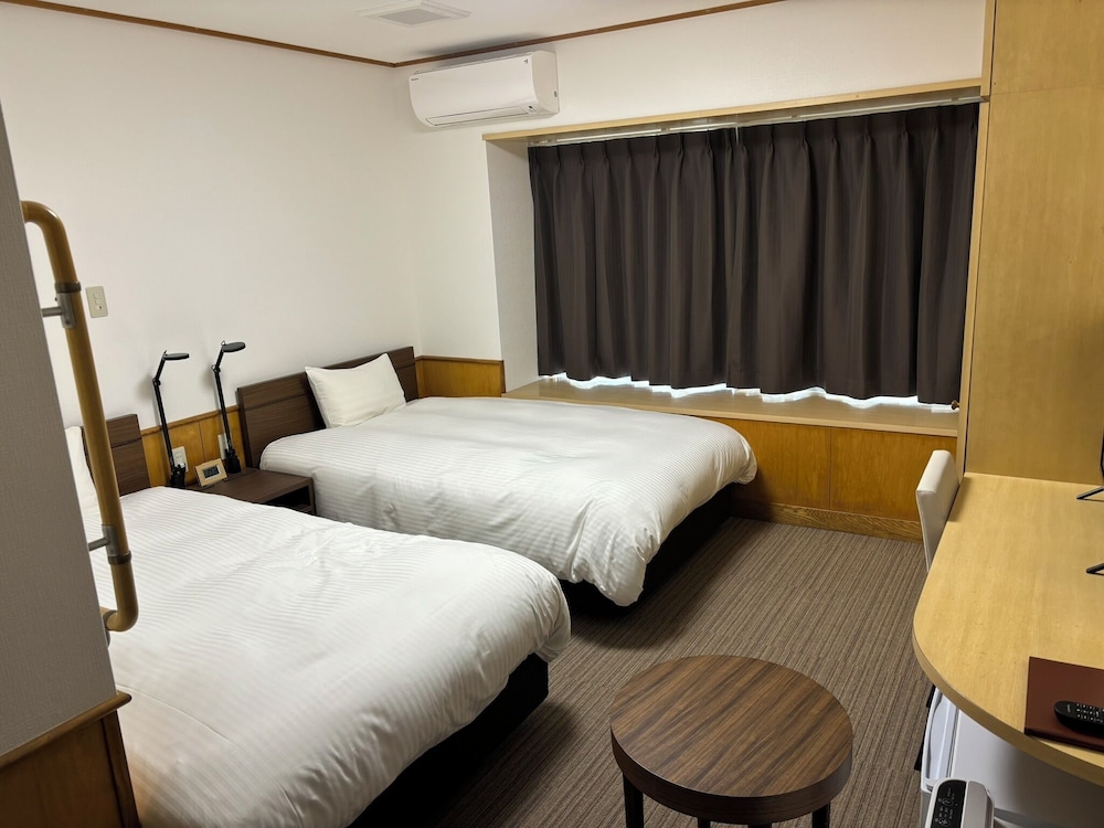 Basic Twin Room, Partial Lake View
