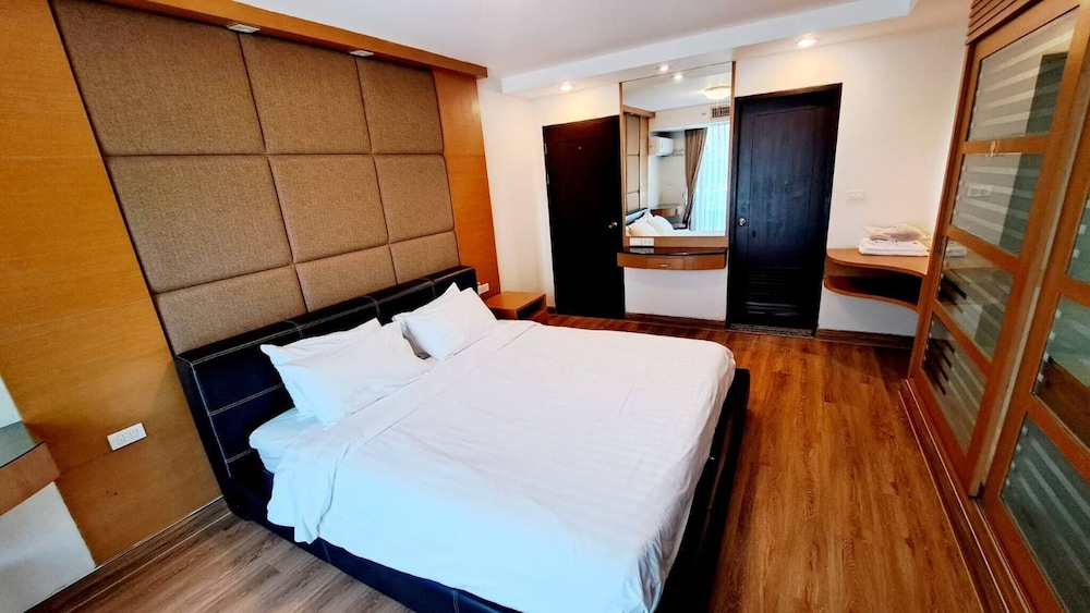 Condo, 2 Bedrooms, Accessible, Balcony photo 2