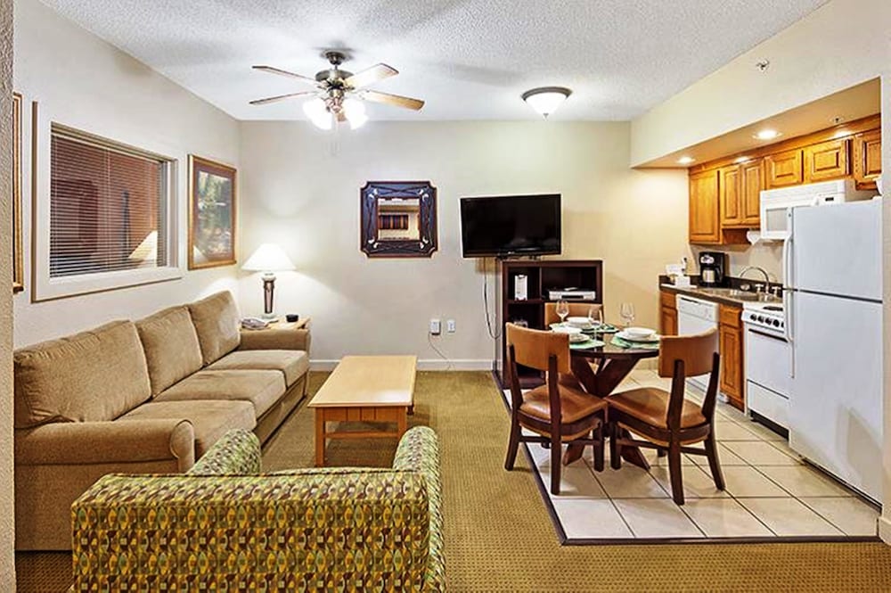 1 Bed Room Plus With A King Bed - Photo 4