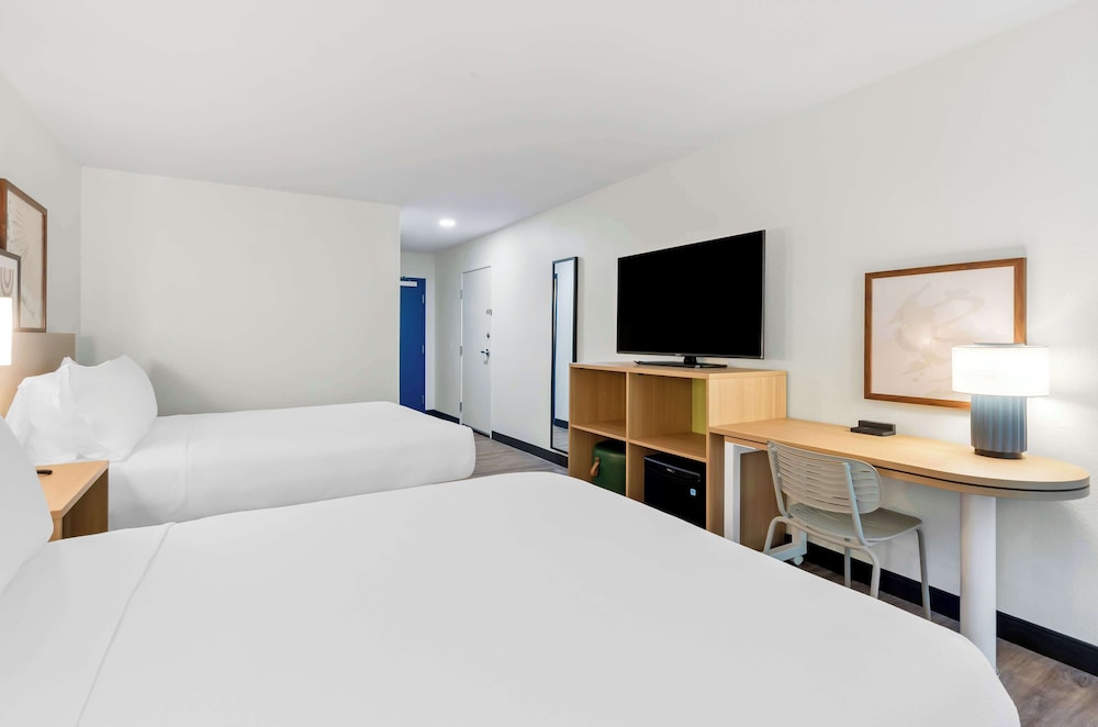Room, 2 Queen Beds, Accessible, Bathtub (Mobility & Hearing) - Photo 3