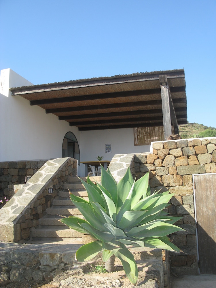 Traditional House (Dammuso Erika - in Sataria) photo 2