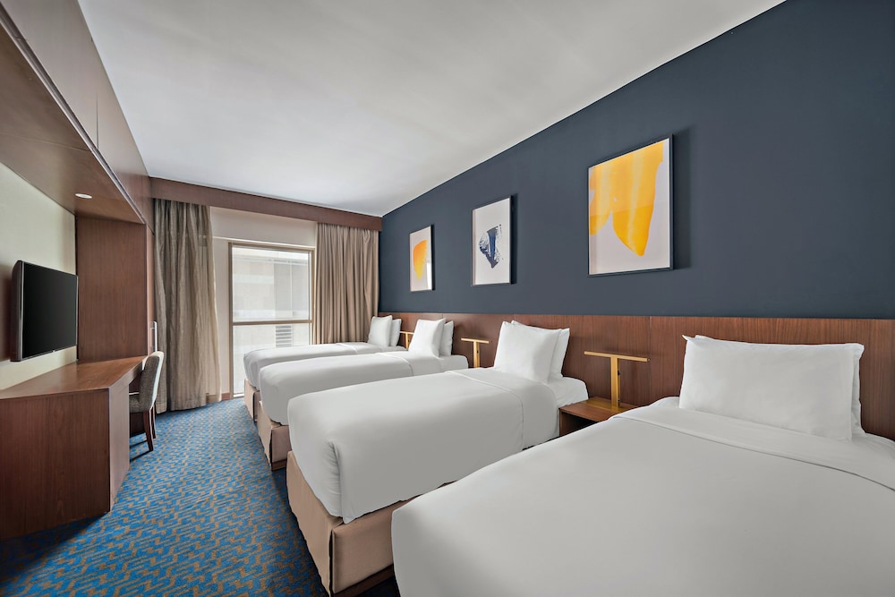 Deluxe Room, Multiple Beds, Smoking - Photo 7