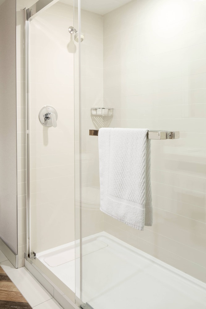 Suite, 1 Bedroom - Photo 4