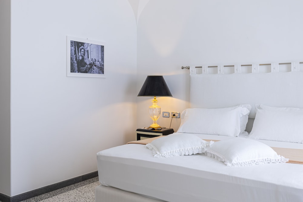 Superior Double Room, 1 King Bed, Sea View photo 3