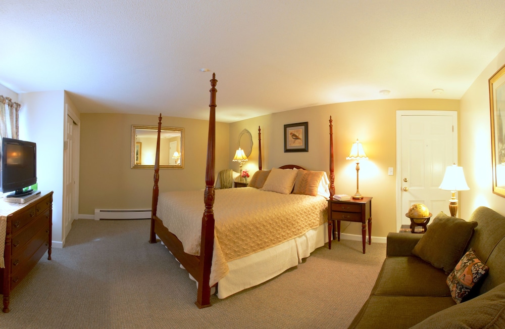 Room, 1 Queen Bed, Fireplace, Courtyard Area photo 1