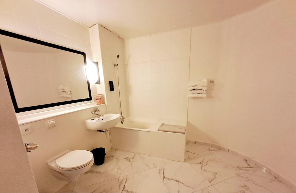 Comfort Room, 1 Queen Bed, Accessible, Non Smoking photo 2
