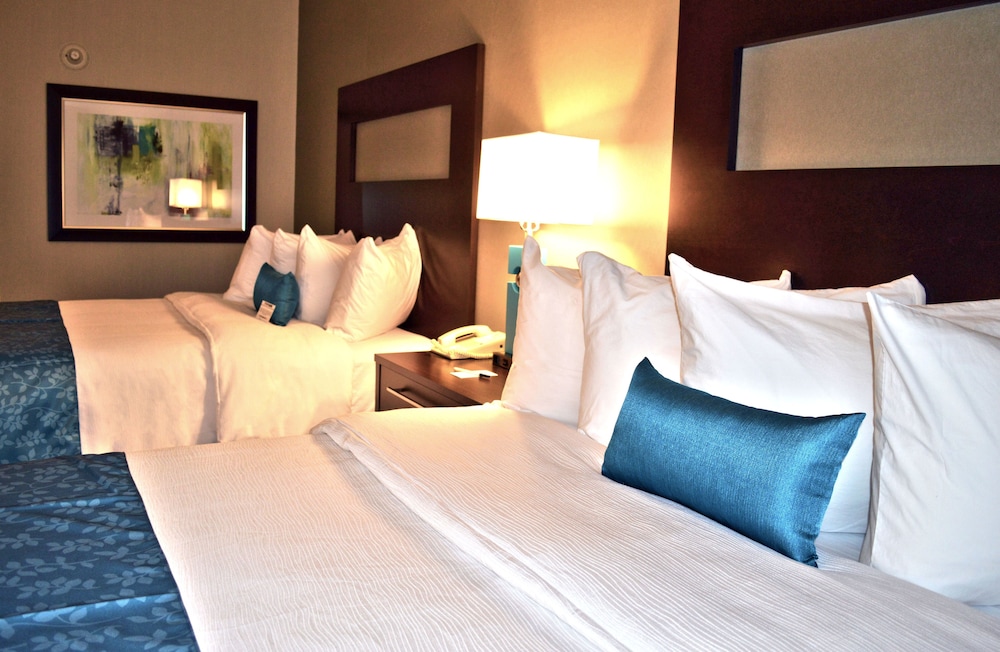 Suite, 2 Queen Beds, Kitchen - Photo 2