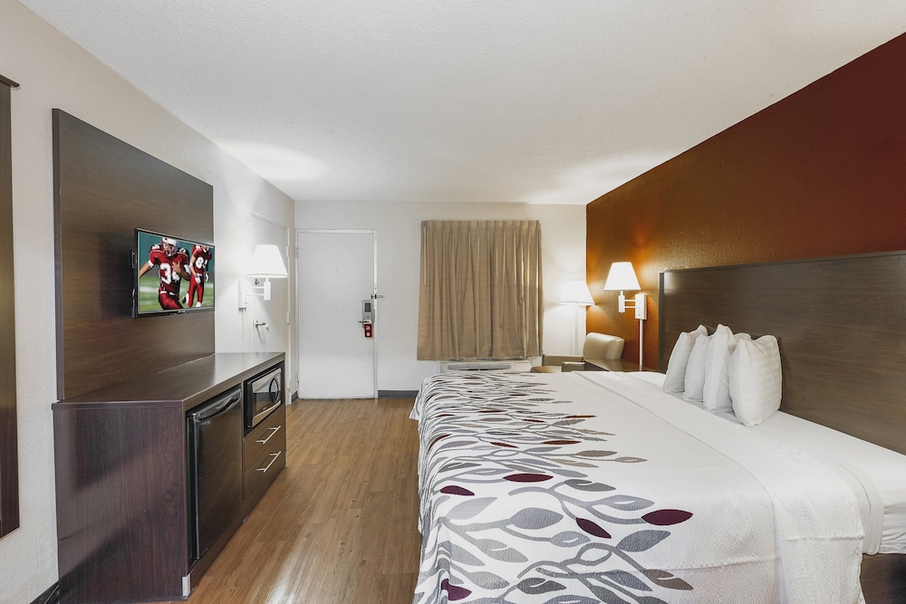 Standard Room, 1 King Bed, Non Smoking photo 2