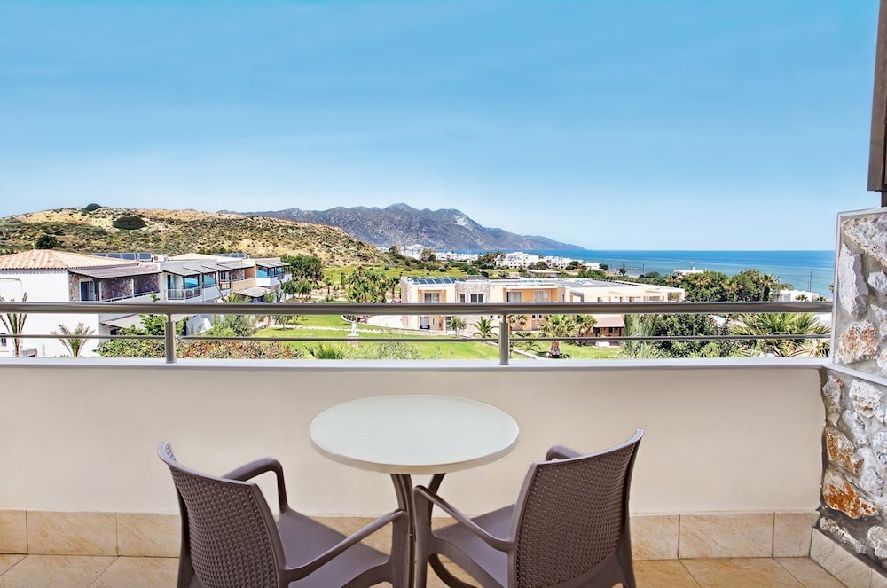 Deluxe Double or Twin Room, Sea View photo 2