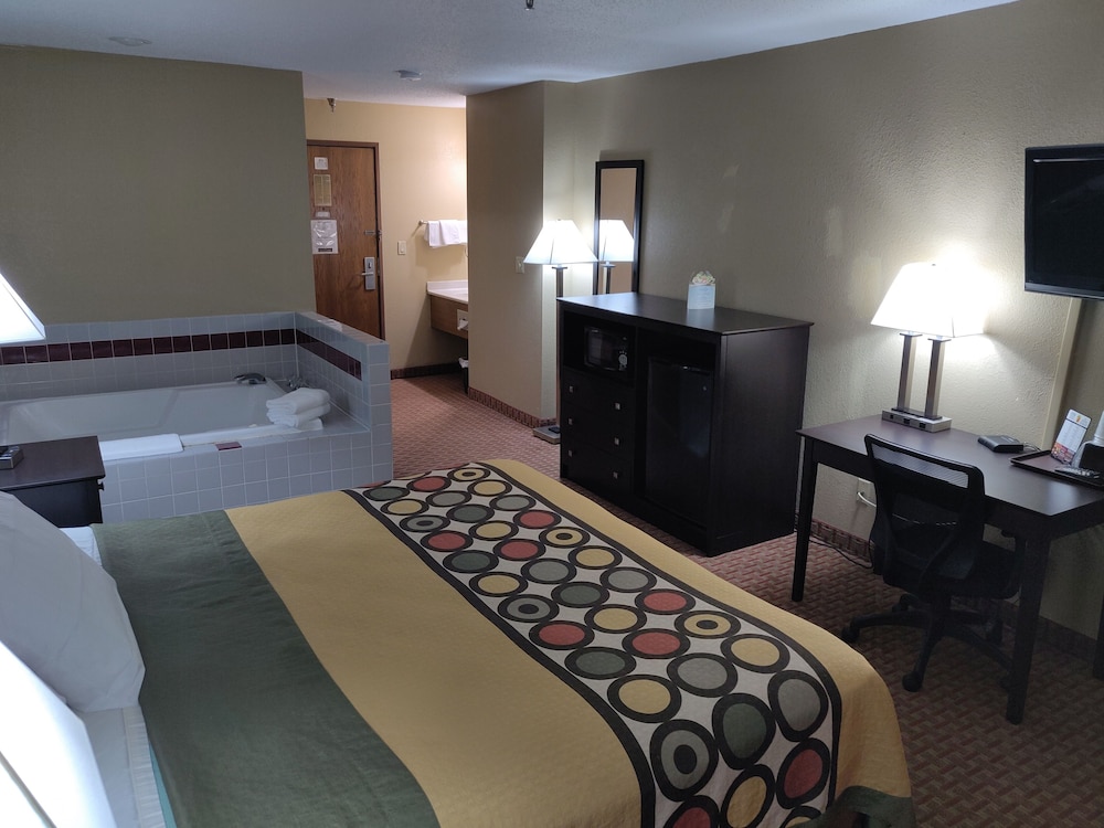 Suite, 1 King Bed - Photo 6