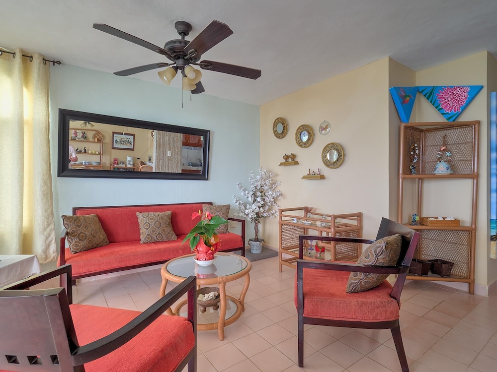 Apartment photo 2