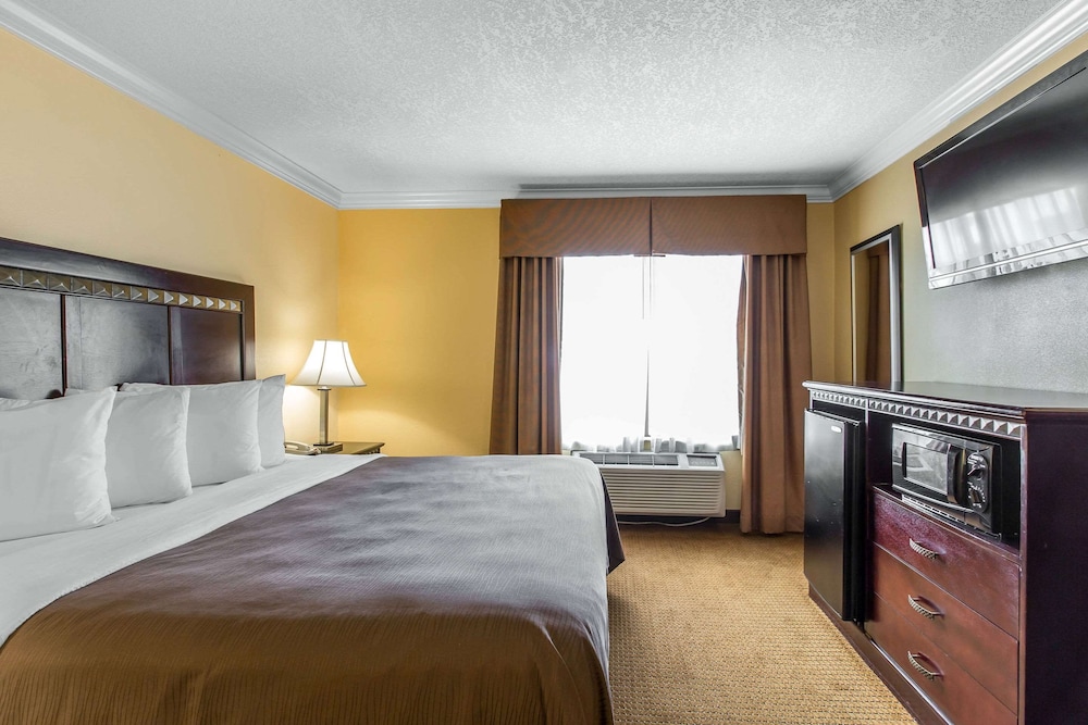 Suite, 1 Queen Bed with Sofa bed, Non Smoking - Photo 6