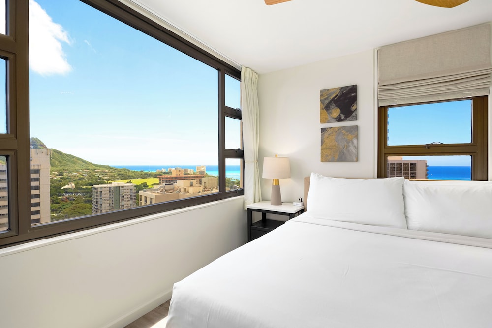Premium Remodeled Condo with Ocean View and Parking: Premium Apartment, 1 King Bed with Sofa bed, Ocean View (WB 2713 T1) photo