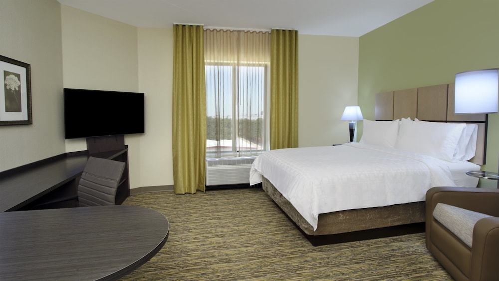 Studio Suite, 1 Queen Bed, Accessible Bathtub (Communications Accessible) photo 3