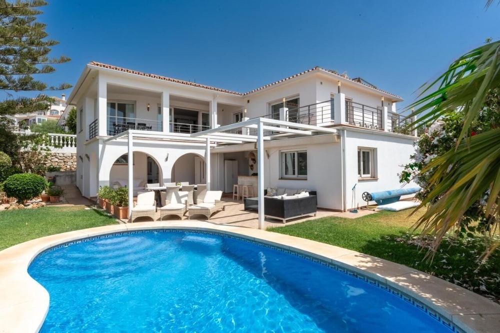 Villa, Vista al Mar