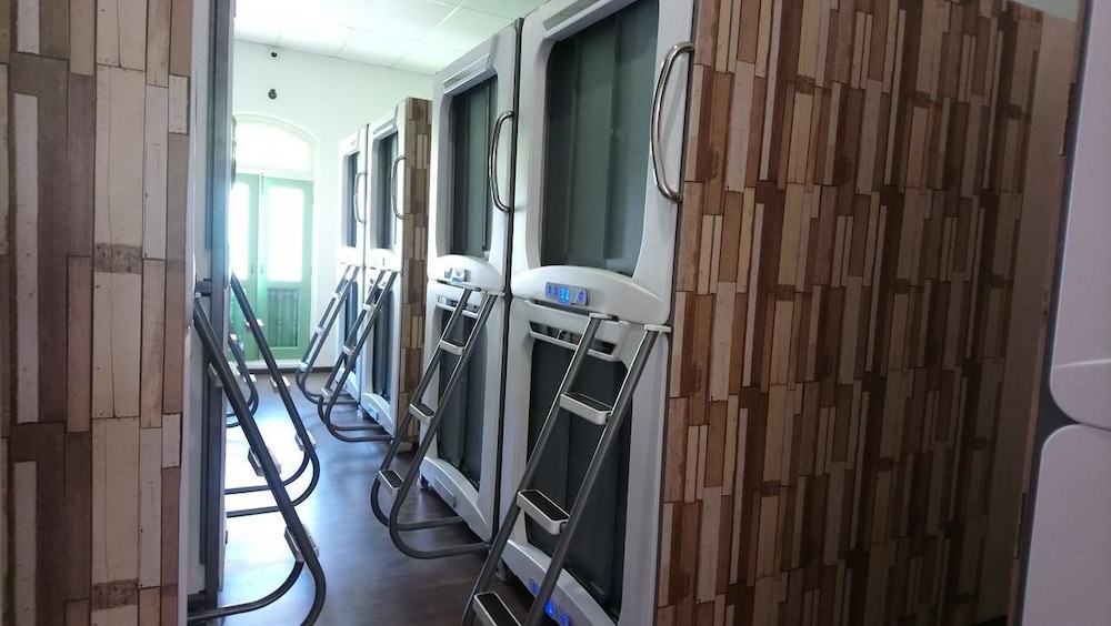 1 Capsule Bed photo 2