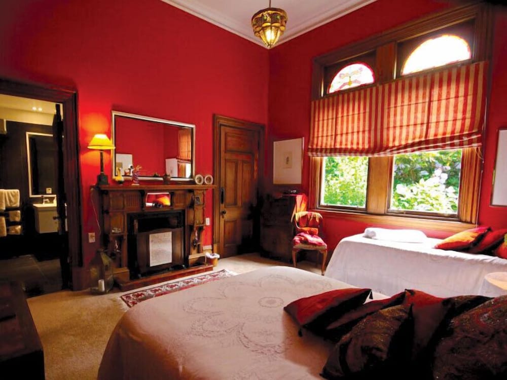 Standard Suite, 1 Bedroom, Non Smoking (Red Room) photo 2