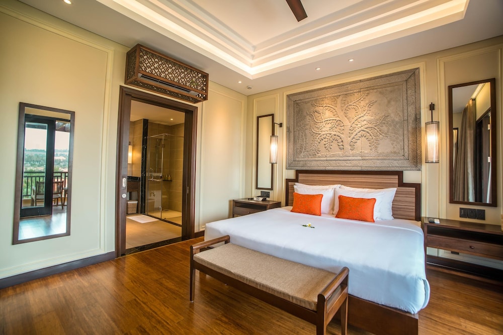 Signature Suite - Photo 3