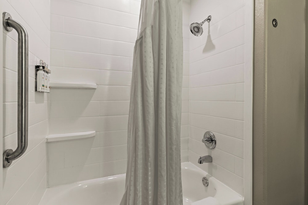 Suite, Jetted Tub - Photo 4