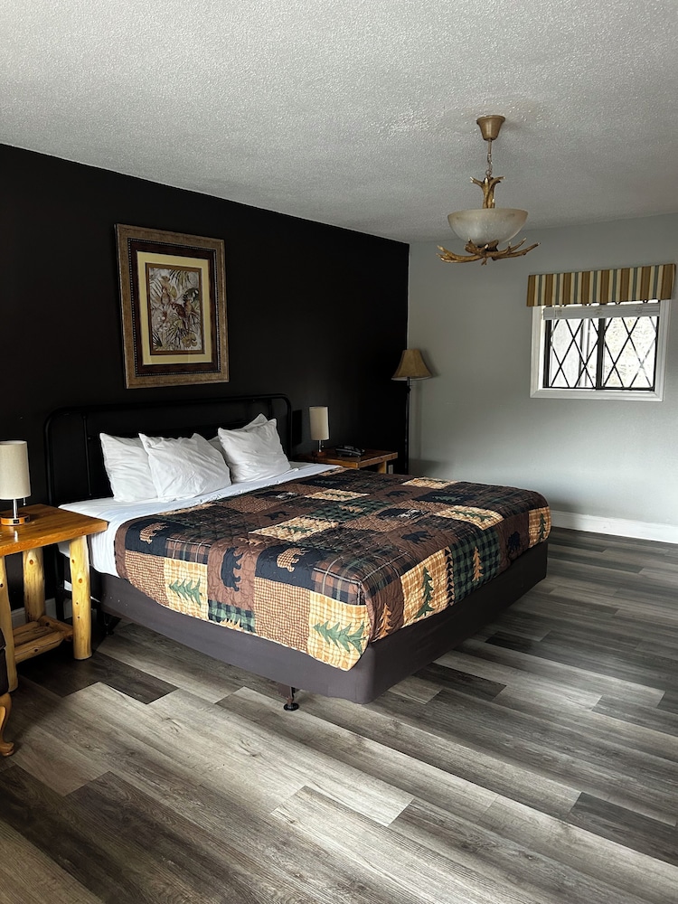 Standard Room, 1 King Bed (Creekside) - Photo 6