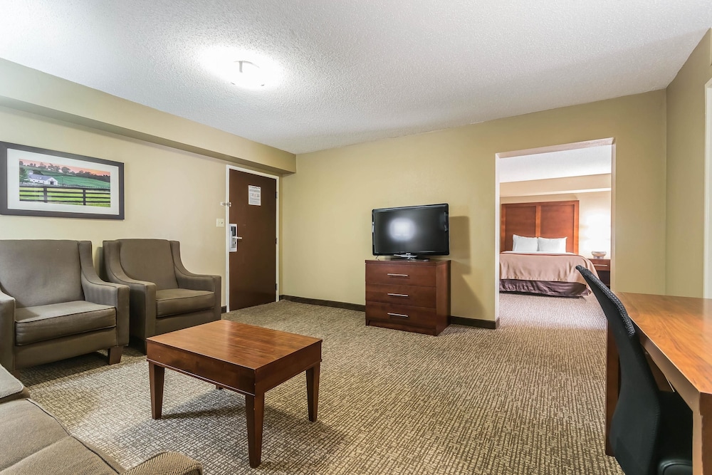 Suite, Multiple Beds, Non Smoking - Photo 6