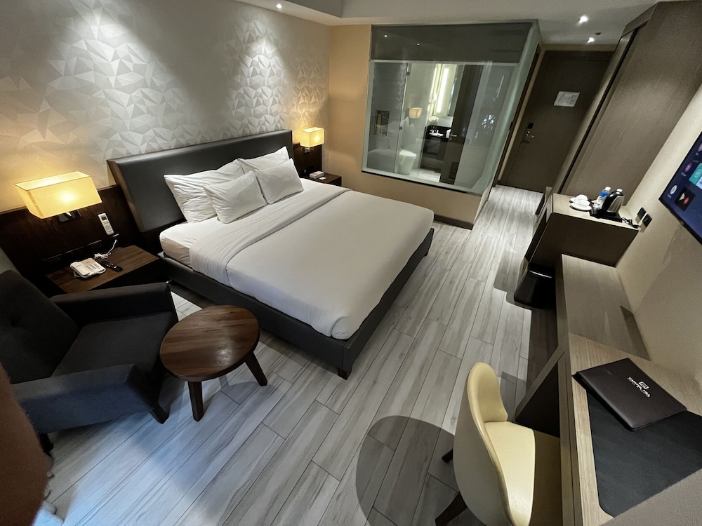 Deluxe Room - Photo 5