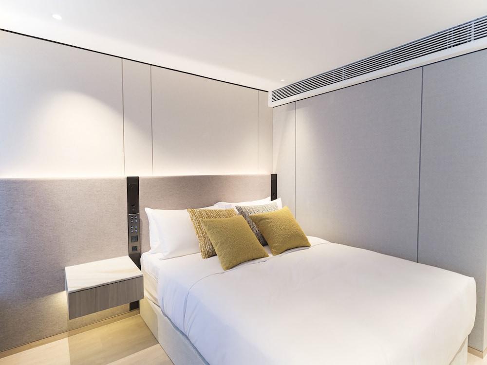 Deluxe Room, 1 Queen Bed, Shower Grab Bars, Non Smoking photo 3