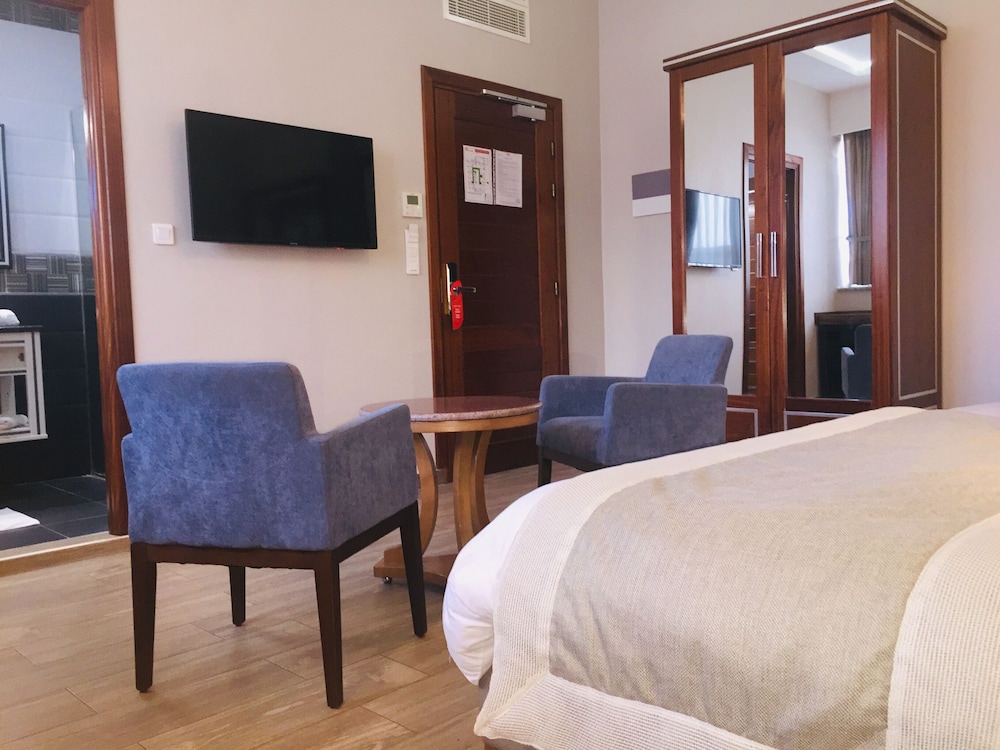 Standard Triple Room, Multiple Beds photo 2