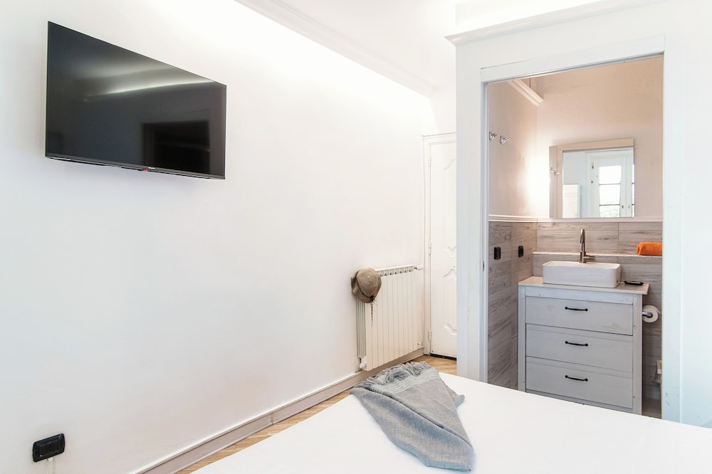 Double Room, 1 Queen Bed