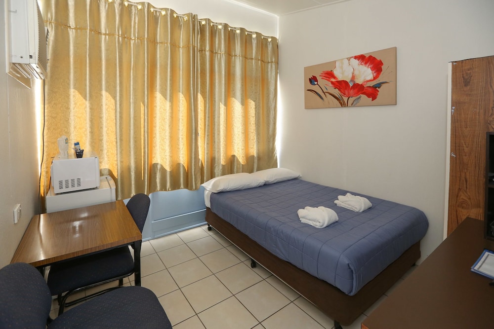 Basic Room, 1 Double Bed, Non Smoking, Pool View photo 1