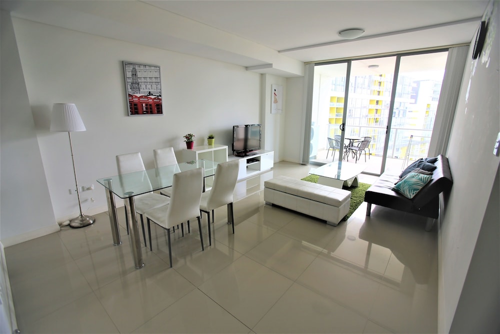 1.5 Bedroom Apartment With Study photo 1