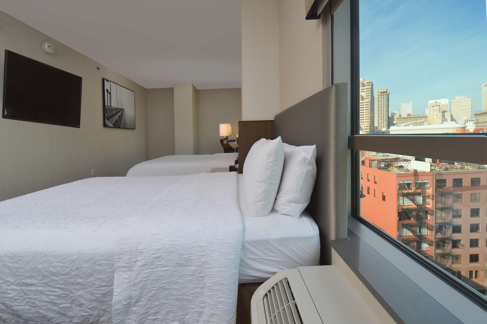Room, 2 Queen Beds, Accessible, City View (Bathtub) photo 3
