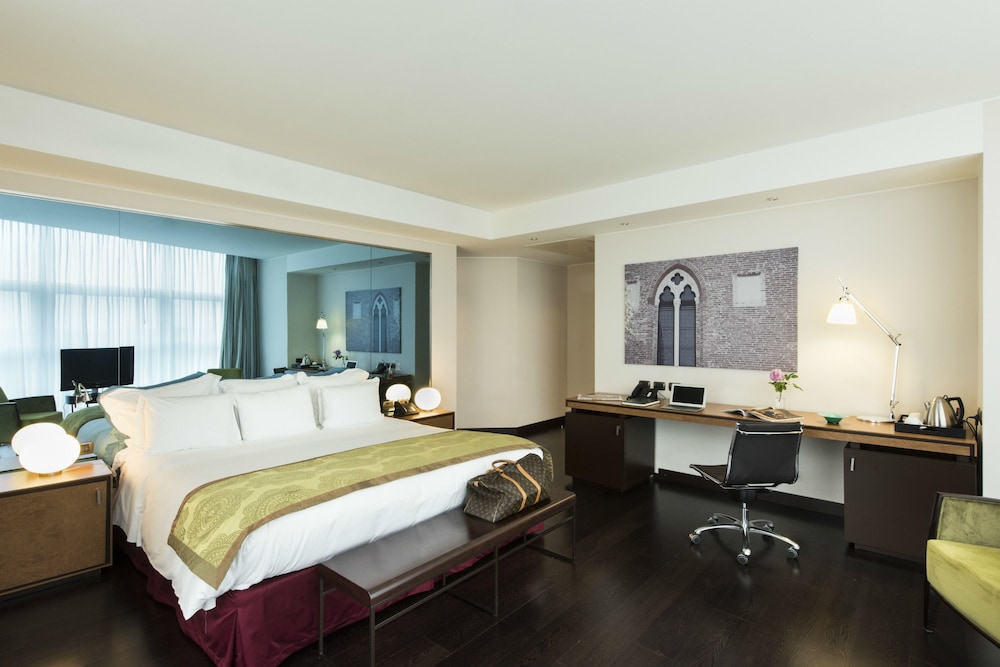 Suite, 1 King Bed, Connecting Rooms - Photo 10