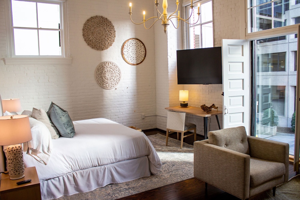 Signature Studio Suite photo 1