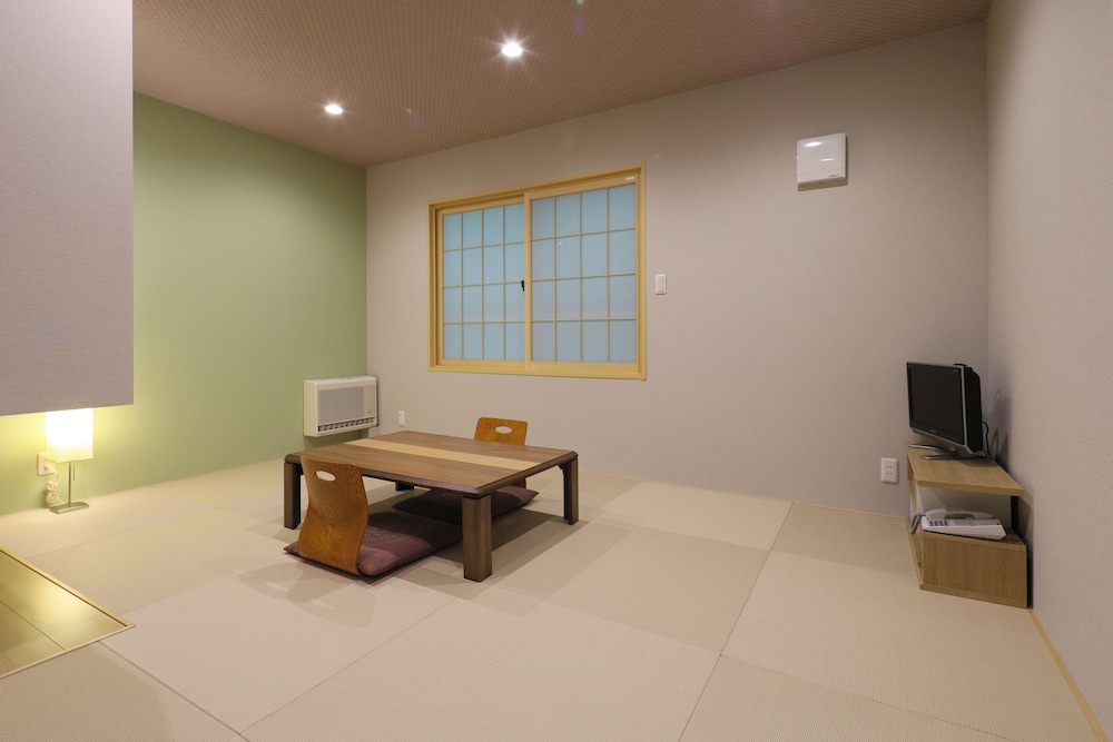 Japanese-style room with shared bathroom photo 1