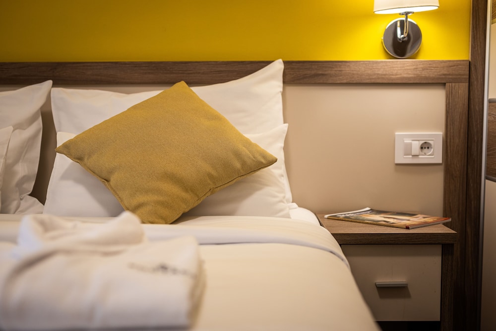 Superior Double or Twin Room - Photo 2