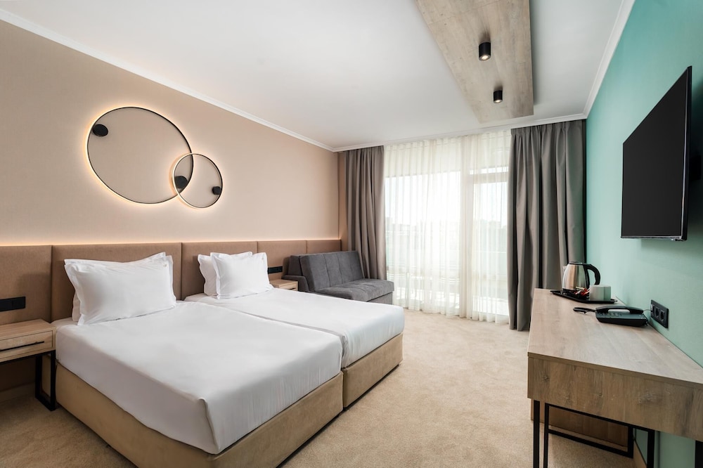 Deluxe Twin Room, City View