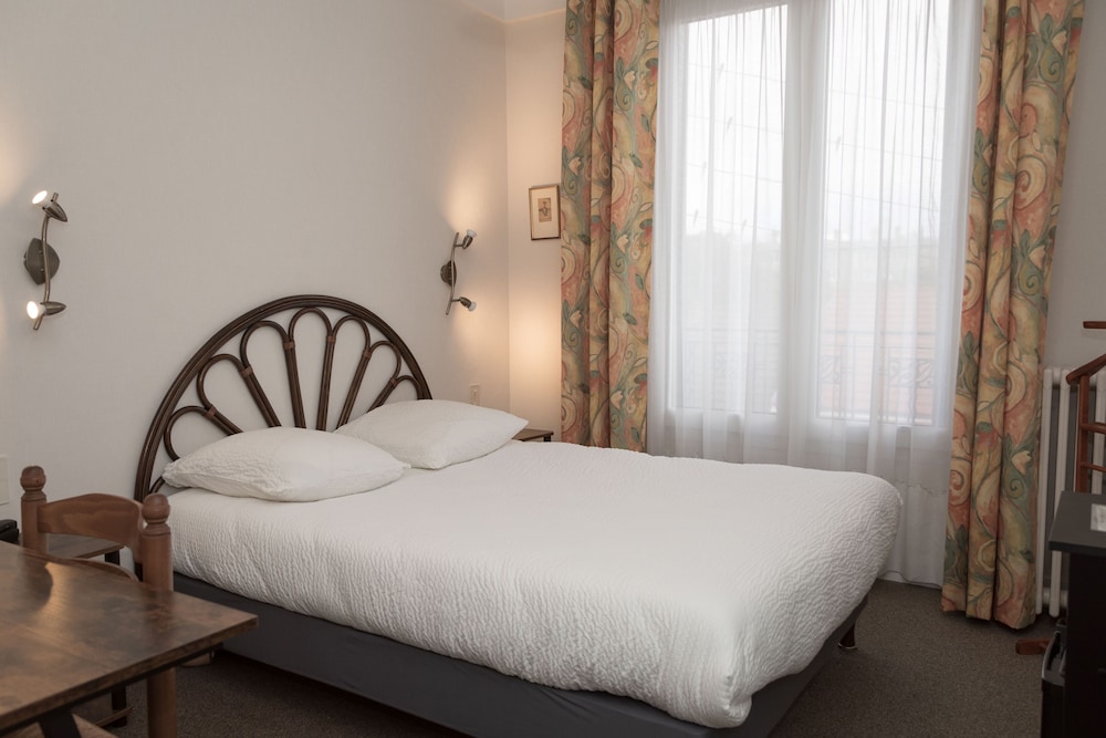 Standard Double Room - Photo 21