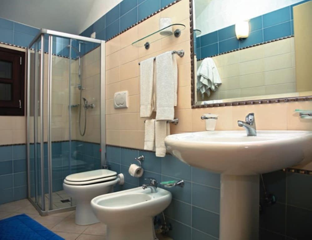 Standard Double Room - Photo 4