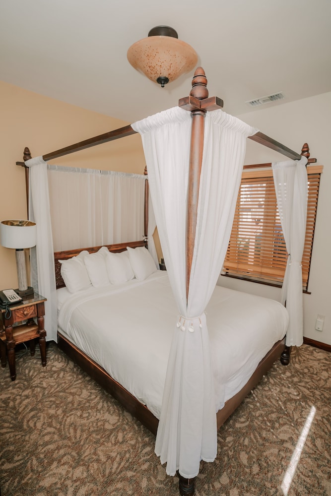 Deluxe Room, Multiple Beds photo 2